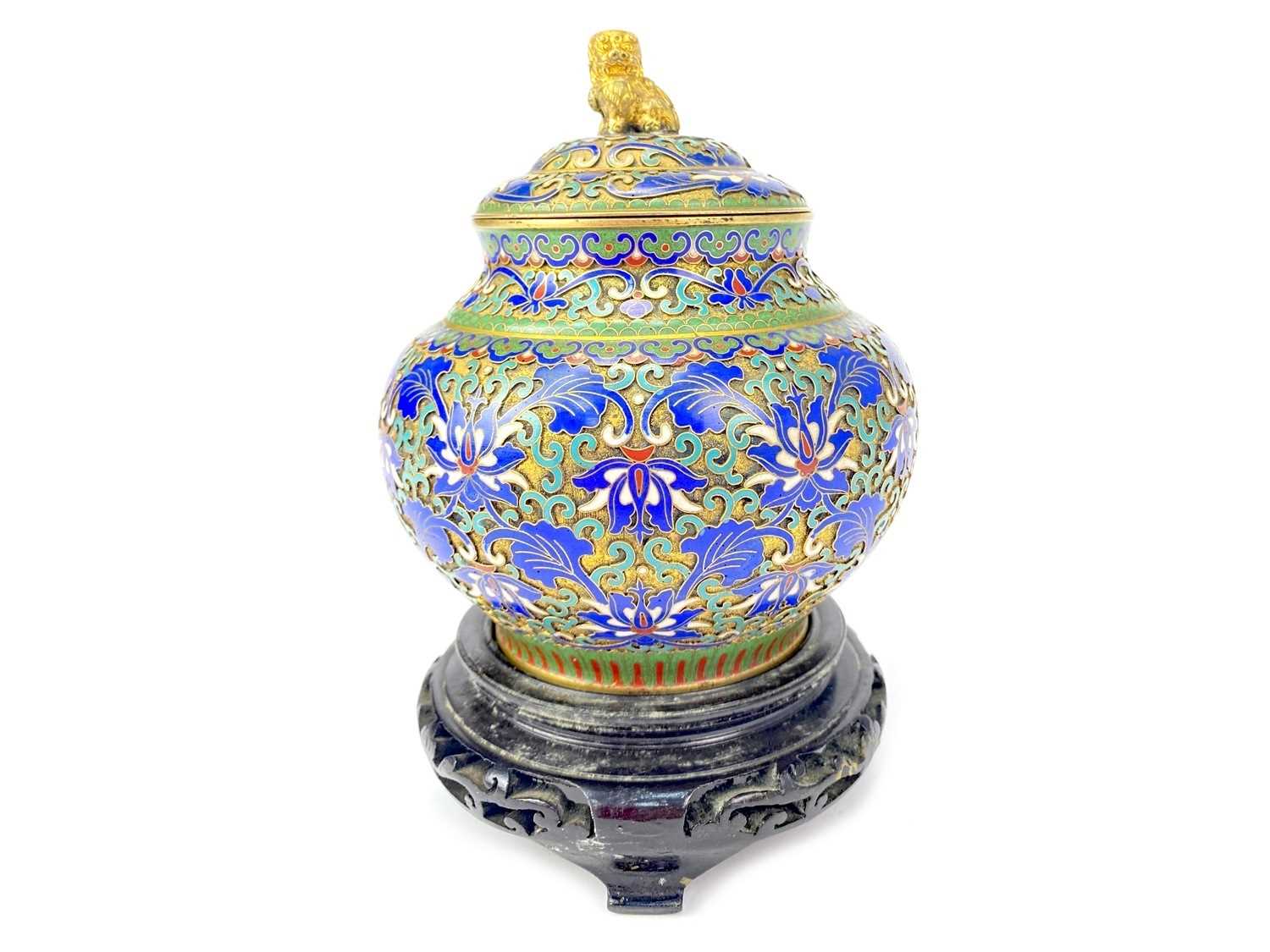 Lot 772 - A 20TH CENTURY CHINESE CLOISONNÉ ENAMEL JAR WITH COVER