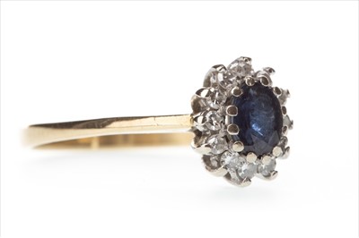 Lot 357 - A SAPPHIRE AND DIAMOND RING