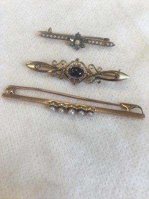 Lot 374 - A GROUP OF FOUR BROOCHES