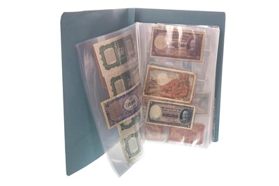 Lot 76 - A LOT OF INTERNATIONAL 20TH CENTURY NOTES, POSTCARDS AND UK COINS