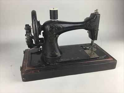 Lot 257 - A SINGER SEWING MACHINE IN FITTED CASE