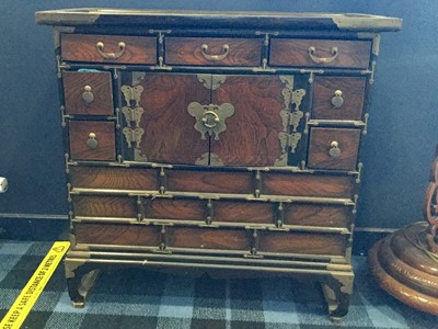Lot 774 - A 20TH CENTURY CHINESE CABINET