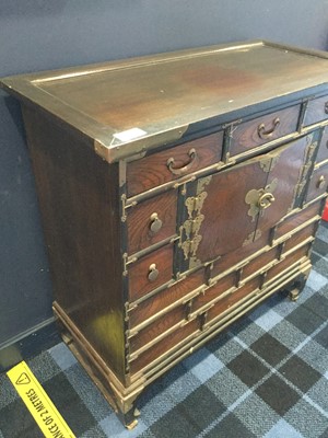 Lot 774 - A 20TH CENTURY CHINESE CABINET