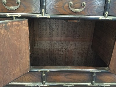 Lot 774 - A 20TH CENTURY CHINESE CABINET