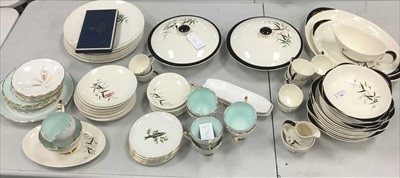 Lot 386 - A ROYAL DOULTON 'BAMBOO' PATTERN PART DINNER SERVICE AND OTHER DINNER WARE