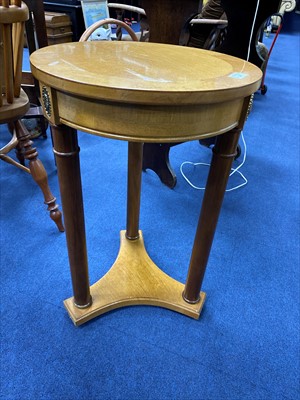Lot 295 - A CIRCULAR OCCASIONAL TABLE ON THREE PILLAR SUPPORTS