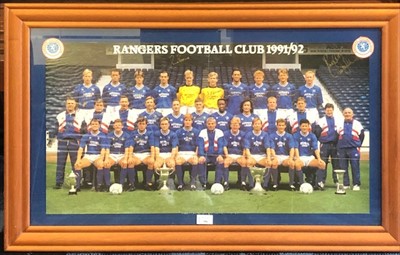 Lot 396 - AN AUTOGRAPHED RANGERS FOOTBALL CLUB TEAM GROUP SHOT 1991/92 SQUAD