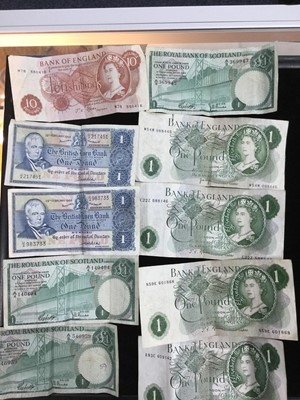 Lot 68 - A LARGE LOT OF MID-20TH CENTURY UK BANKNOTES