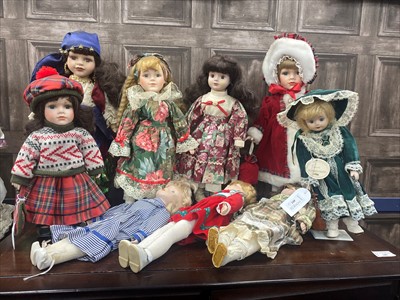 Lot 401 - A LOT OF PORCELAIN DOLLS