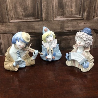 Lot 404 - A LOT OF THREE LLADRO CLOWN FIGURES