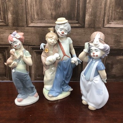 Lot 421 - A LLADRO CLOWN FIGURE GROUP AND TWO OTHER LLADRO FIGURES