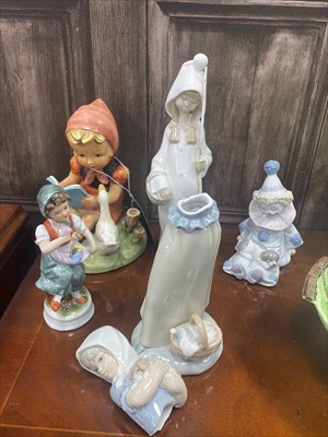 Lot 407 - A LOT OF LLADRO AND OTHER FIGURES AND CERAMICS