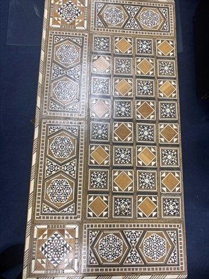 Lot 414 - A 20TH CENTURY INLAID WOOD GAMES BOX