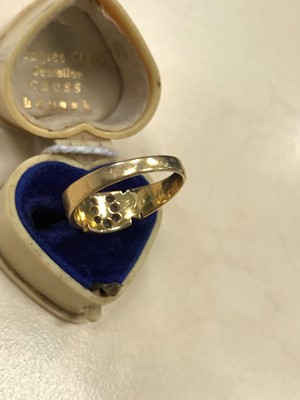 Lot 394 - A VICTORIAN DIAMOND RING