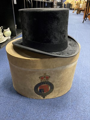 Lot 425 - A EARLY 20TH CENTURY TOP HAT