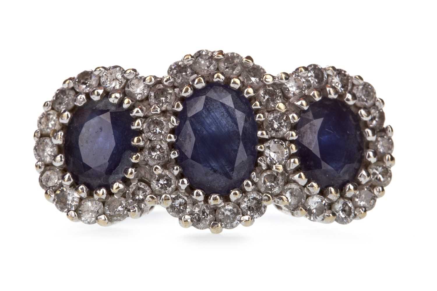 Lot 1415 - A BLUE GEM SET AND DIAMOND CLUSTER RING
