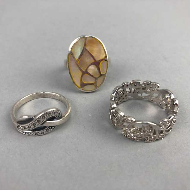 Lot 19 - A LOT OF SILVER RINGS