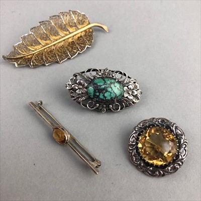 Lot 25 - A LOT OF SILVER BROOCHES