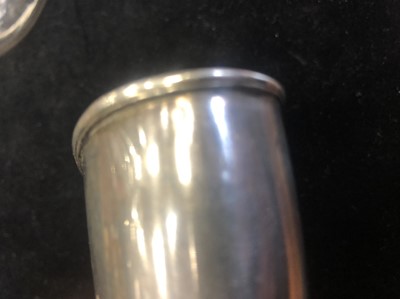 Lot 453 - AN EARLY 20TH CENTURY SILVER MOUNTED HIP FLASK