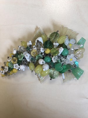 Lot 413 - A MID 20TH CENTURY GLASS DRESS CLIP AND EARRINGS