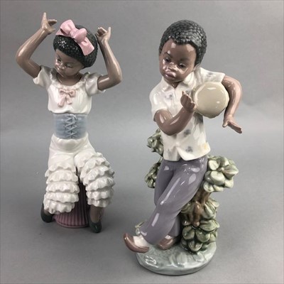 Lot 125 - A LOT OF TWO LLADRO FIGURES OF CHILDREN