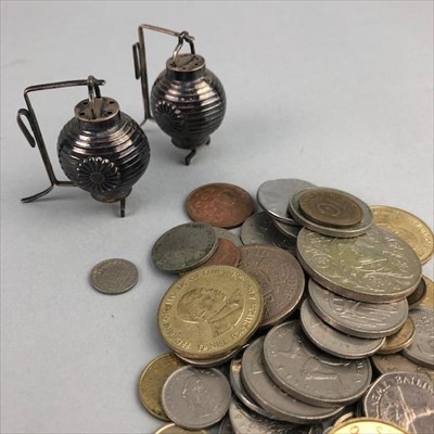 Lot 113 - A LOT OF COINS, SILVER SALT AND PEPPER SHAKERS AND A SILVER NECKLACE