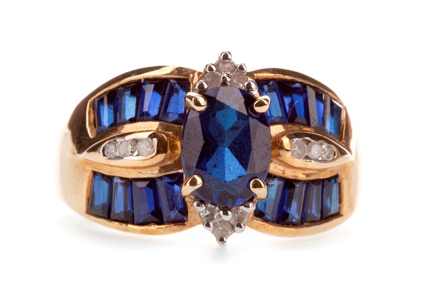 Lot 490 - A BLUE GEM AND DIAMOND RING