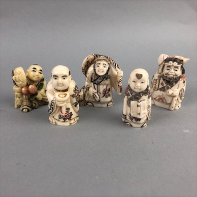 Lot 86 - A LOT OF FIVE CARVED BONE FIGURAL NETSUKES