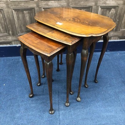 Lot 189 - A MAHOGANY NEST OF THREE OCCASIONAL TABLES