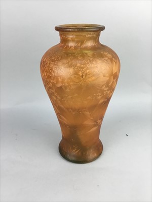 Lot 185 - AN EARLY 20TH CENTURY BALUSTER VASE