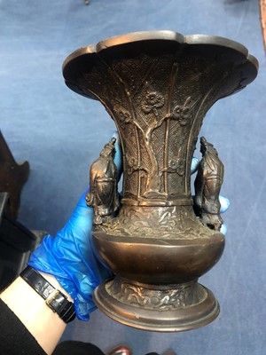 Lot 171 - AN EARLY 20TH CENTURY CHINESE BRONZE VASE