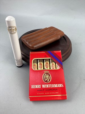 Lot 324 - AN ONYX TABLE LIGHTER AND ASHTRAY AND OTHER SMOKERS EPHEMERA