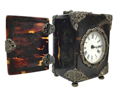 Lot 1147 - A LATE VICTORIAN TRAVELLING TIMEPIECE