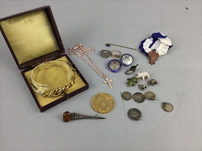 Lot 229 - A COLLECTION OF COSTUME JEWELLERY, BADGES, AND OTHER ITEMS