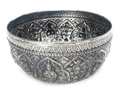 Lot 780 - AN INDIAN SILVER BOWL