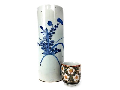 Lot 789 - AN EARLY 20TH CENTURY CHINESE CYLINDRICAL VASE AND A CUP