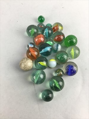 Lot 276 - A LOT OF 20TH CENTURY MARBLES, A COLOURED GLASS DISH AND OTHER GLASS ITEMS