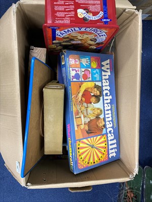 Lot 500 - A LOT OF VINTAGE BOARD GAMES AND VINTAGE TENNIS BALLS