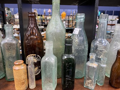 Lot 414 - A LOT OF 19TH CENTURY AND LATER GLASS BOTTLES