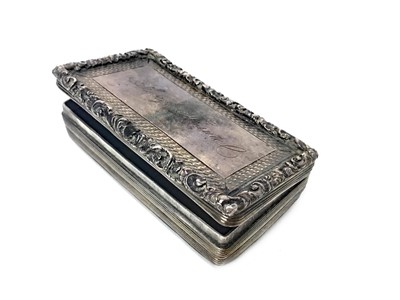 Lot 463 - AN EARLY 19TH CENTURY SILVER SNUFF BOX
