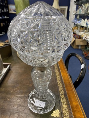 Lot 252 - A CRYSTAL TABLE LAMP