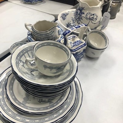 Lot 205 - A MASONS 'GEORGIAN GARDEN' PART DINNER SERVICE AND OTHER DINNER WARE