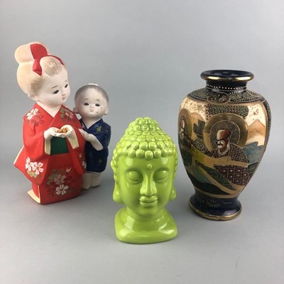 Lot 24 - A 20TH CENTURY JAPANESE SATSUMA VASE, FIGURES AND OTHER ITEMS