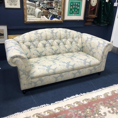 Lot 225 - A MODERN UPHOLSTERED THREE PIECE SUITE