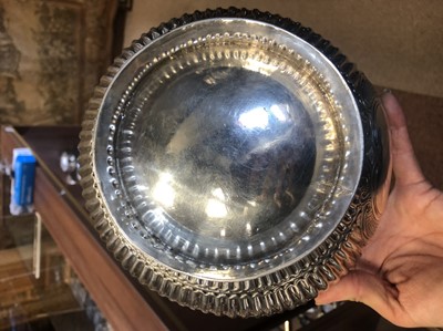 Lot 479 - AN EARLY 20TH CENTURY SILVER BOWL