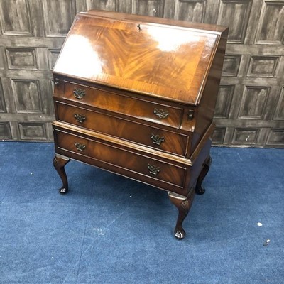 Lot 342 - A MAHOGANY REPRODUCTION BUREAU