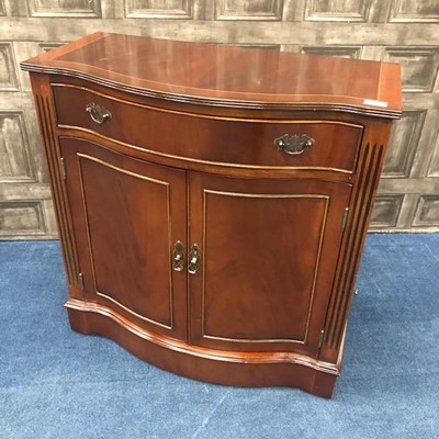 Lot 346 - A MAHOGANY REPRODUCTION SIDE CABINET