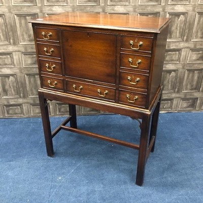 Lot 347 - A 20TH CENTURY OAK WRITING DESK