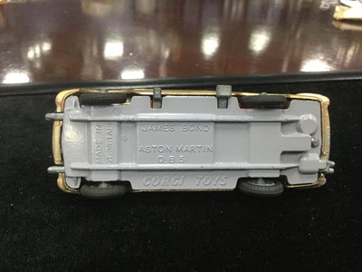 Lot 383 - A CORGI TOYS JAMES BOND'S ASTON MARTIN DB5 MODEL 261