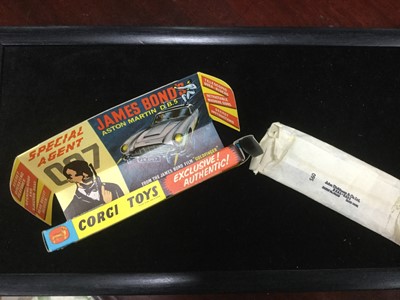 Lot 383 - A CORGI TOYS JAMES BOND'S ASTON MARTIN DB5 MODEL 261